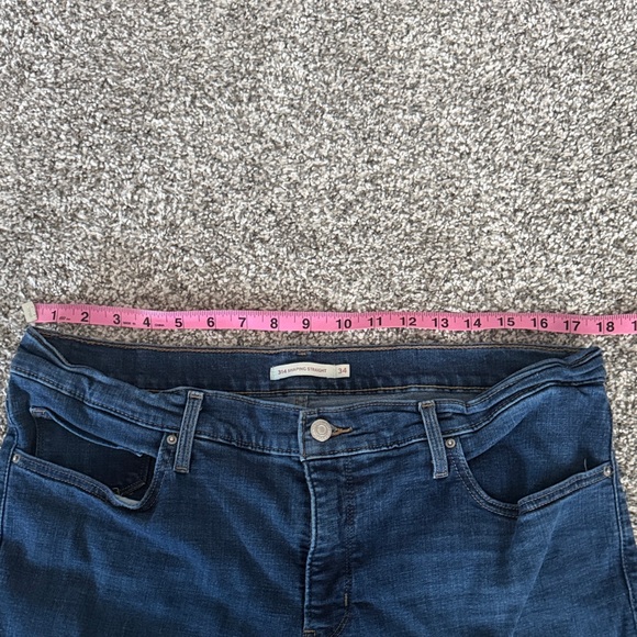 Levi’s Women’s 314 Shaping Straight Jeans. Size 34 - Picture 4 of 7